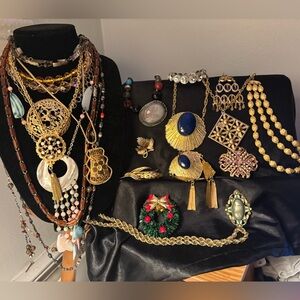 Vintage Jewelry Lot valuable signed unsigned Les bernard lisner accessocraft EUC